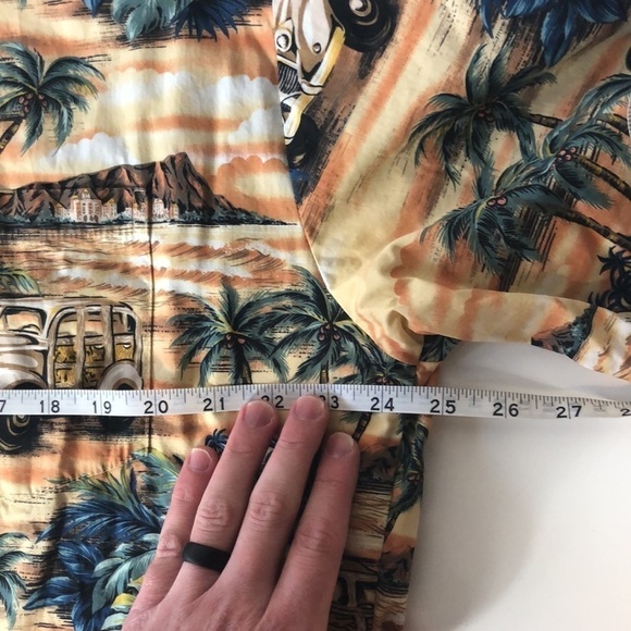Vintage Howie Hawaiian Button Down Short Sleeve Shirt - Picture 6 of 7